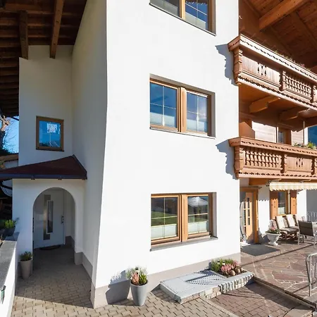 Mayrhofen Near Horbergbahn, Cleaning Included Appartement