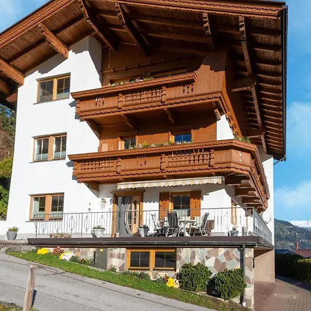 Mayrhofen Near Horbergbahn, Cleaning Included Διαμέρισμα *