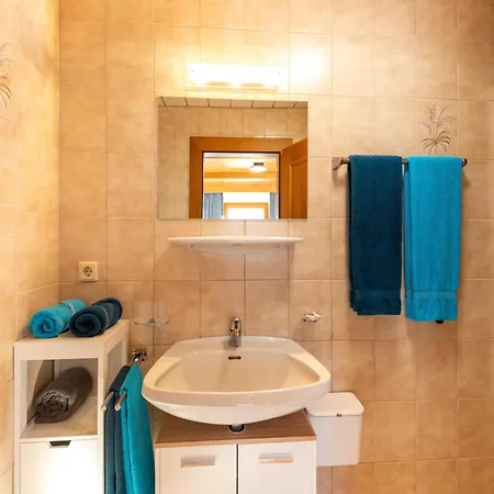 Mayrhofen Near Horbergbahn, Cleaning Included Appartement